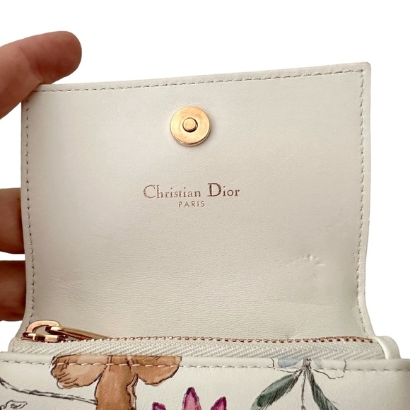 Christian Dior Caro 4 Saisons Hiver Printed White Calfskin Bi-Fold Small Wallet - Picture 8 of 11